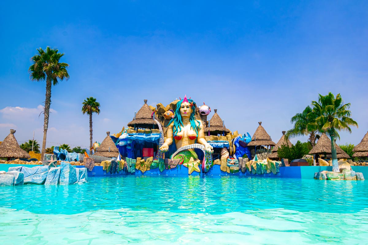 Bebé chapoteando en Playa Sirena